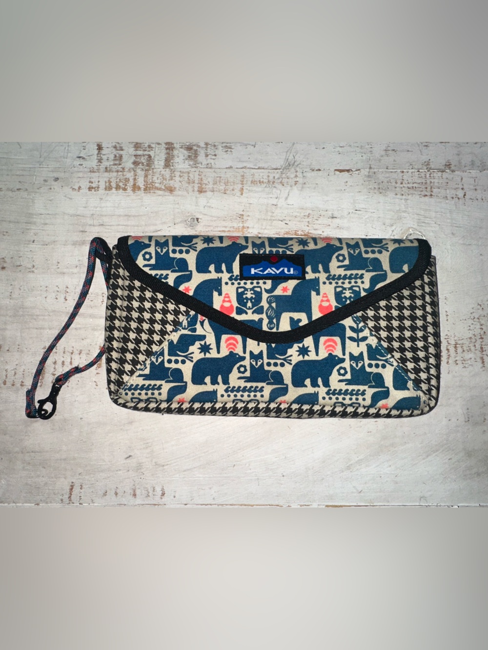 Kavu animal print large wristlet